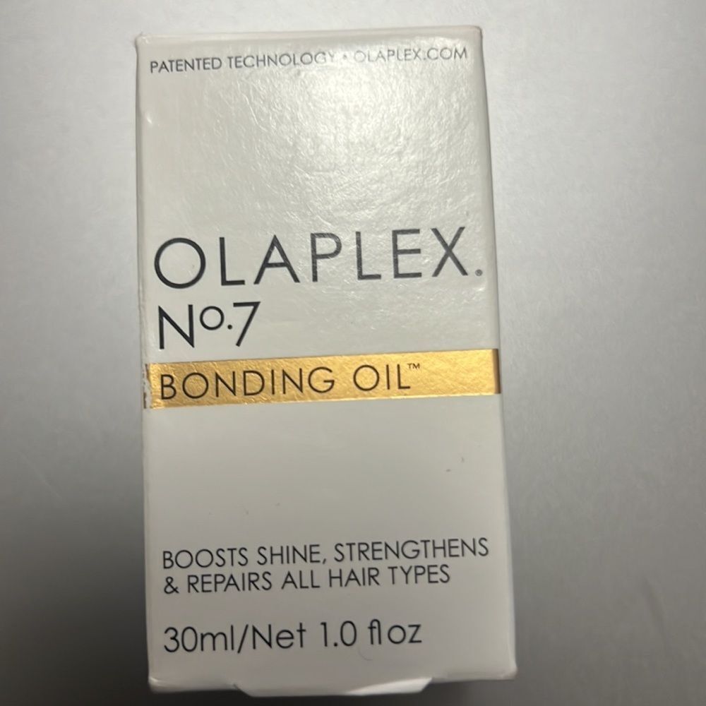OLAPLEX No.7 BONDING OIL BOOSTS SHINE STRENGTHENS & REPAIR ALL HAIR TYP…